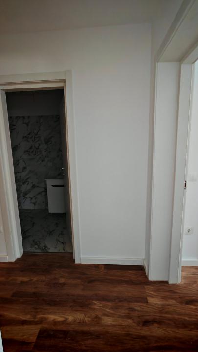 Apartament NOU ,2 camere tip STUDIO Coresi Tractorul,PARCARE.