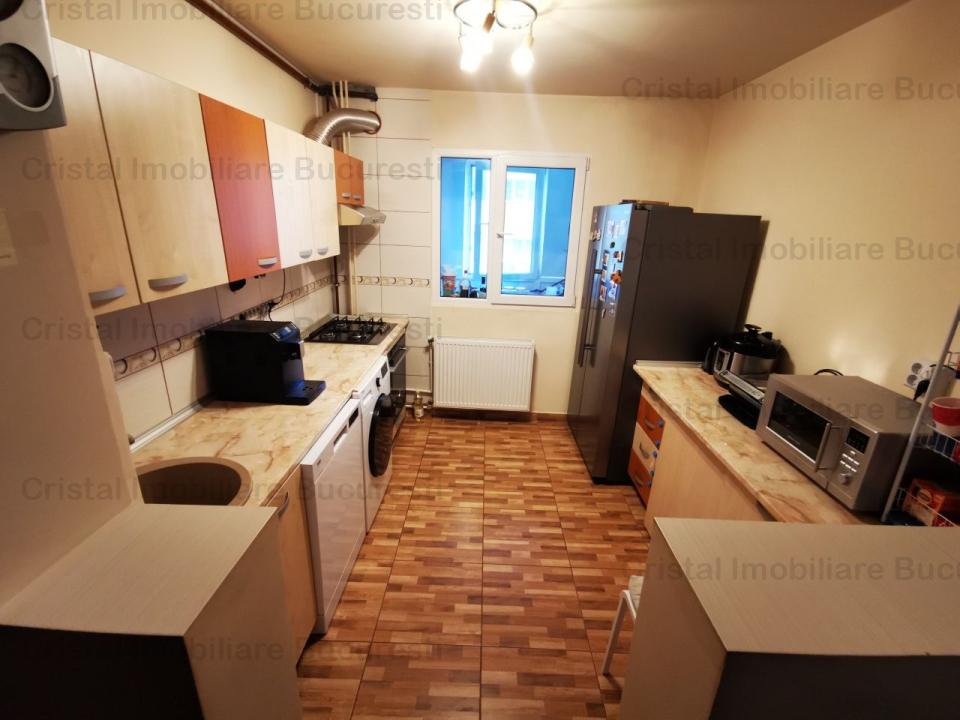 Apartament 3 camere, centrala proprie, zona Mosilor 