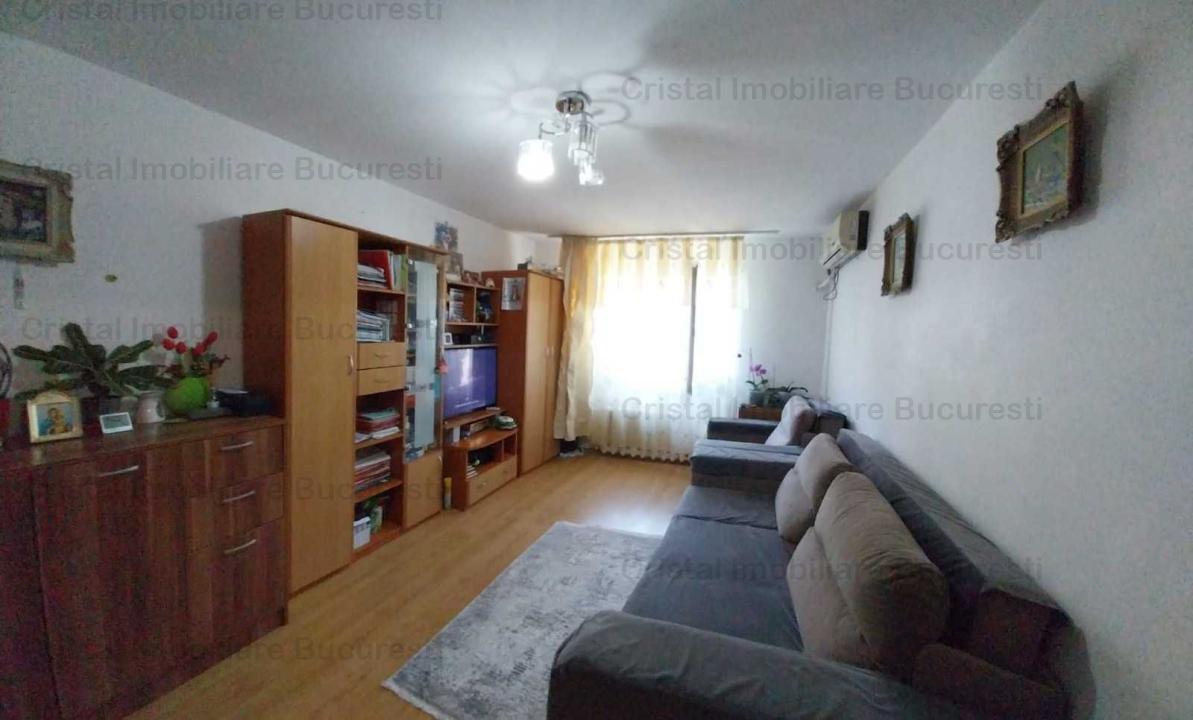 Vand apartament de 2 camere semi mobilat in zona 1 Decembrie 