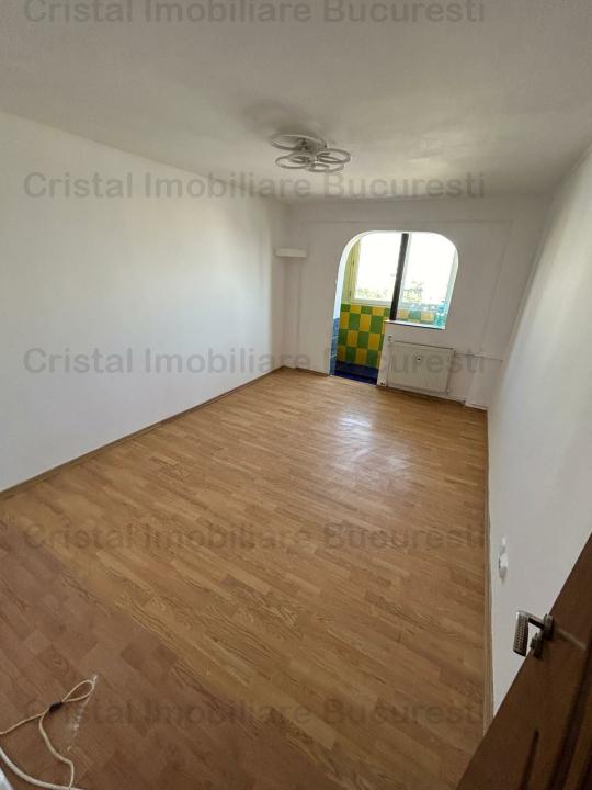 Vand apartament de 2 camere nemobilat in zona Trapezului 