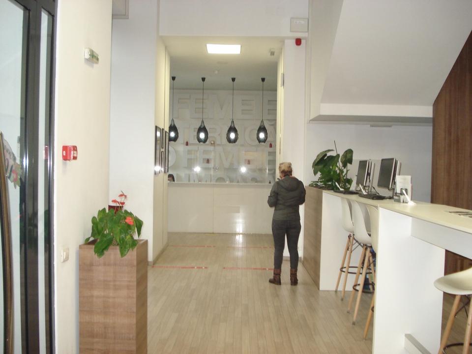 Piata Unirii - Dealul Mitropoliei spatiu pretabil showroom, reprezentata, birouri