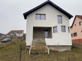 Casa single +500mp teren in Sura Mare