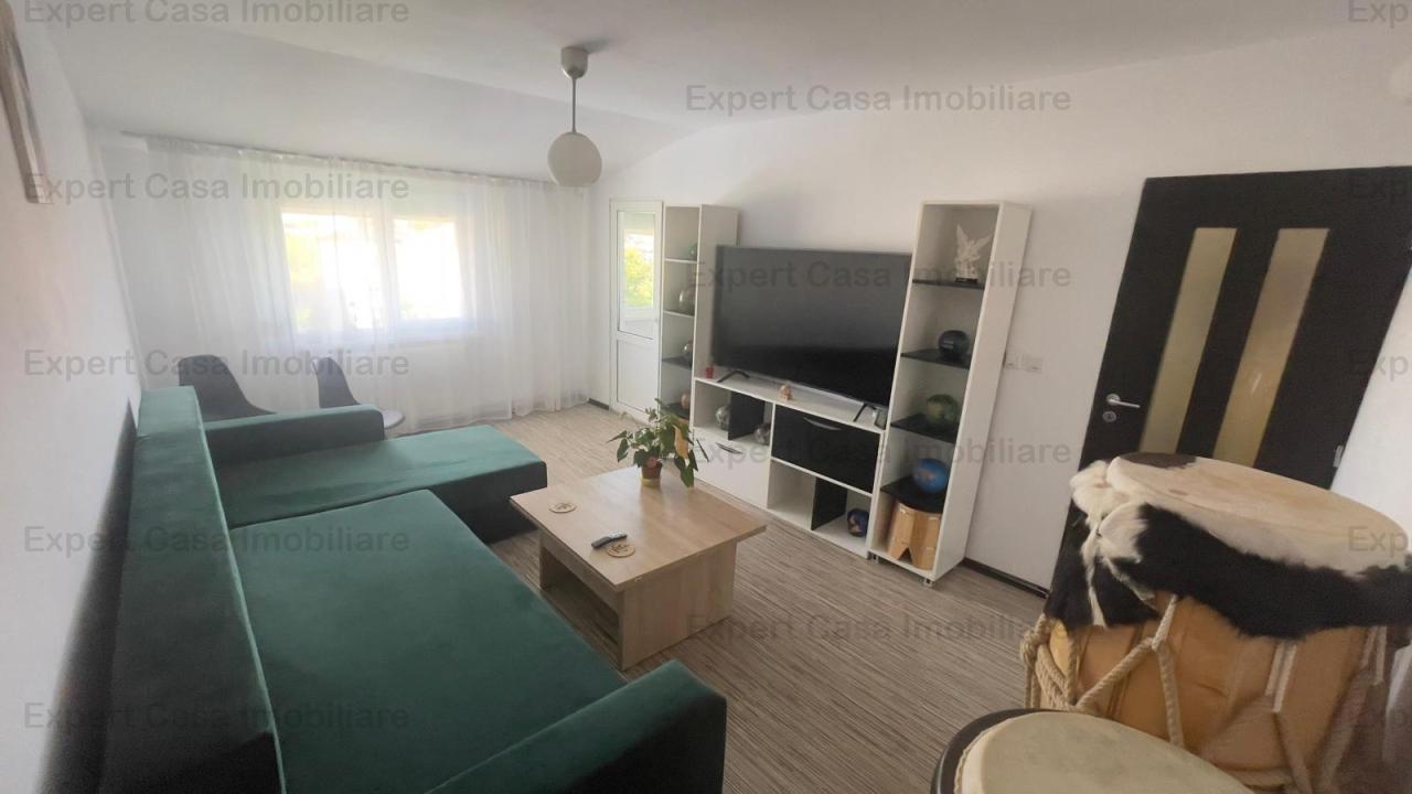 Apartament 3 camere,piata Alexandru cel Bun