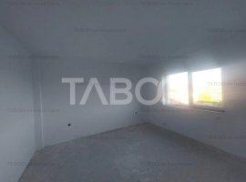 Apartament 2 camere decomandate 50 mp utili terasa parcare Sebes Alba