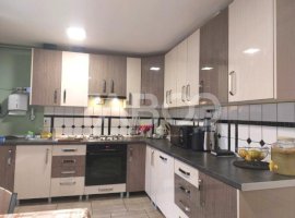 Apartament de vanzare la casa 138 mp 4 camere pivnita garaj Cisnadie