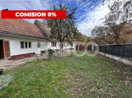 Casa de vanzare 3 camere anexe gospodaresti 2173 mp teren in Gura Vaii