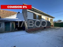 Casa cu potential de investitie 280 mp utili teren liber 2064 Cincu