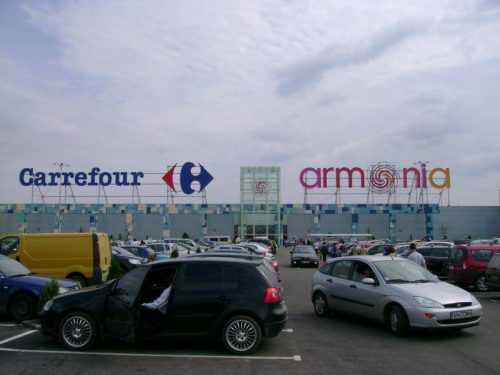 A mai murit un mall: Armonia Arad se transforma in centru logistic. Carrefour mai inchide o unitate