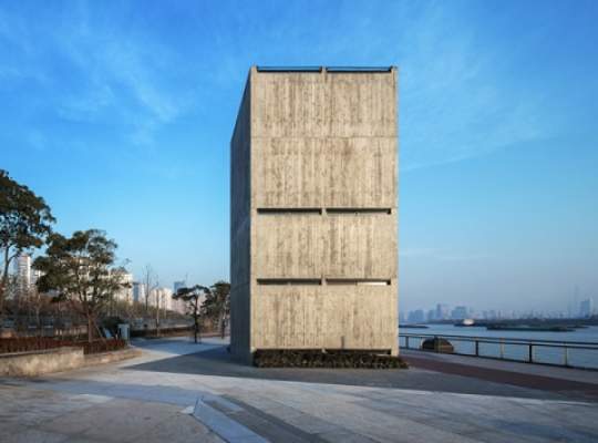 O casa de patru etaje din Shanghai a fost construita cu podele transparente