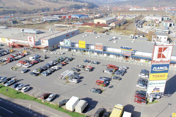 Apare un nou tip de mall în România, special pentru oraşele mici