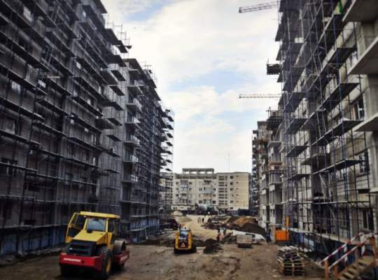 Aproape jumătate din locuințele aflate în construcție se află în București