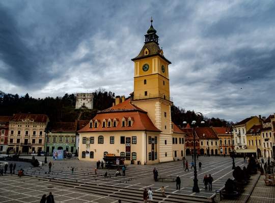 Hotararea Consiliului Local Brasov: toti dezvoltatorii trebuie sa prevada 2 locuri de parcare pentru fiecare apartament nou